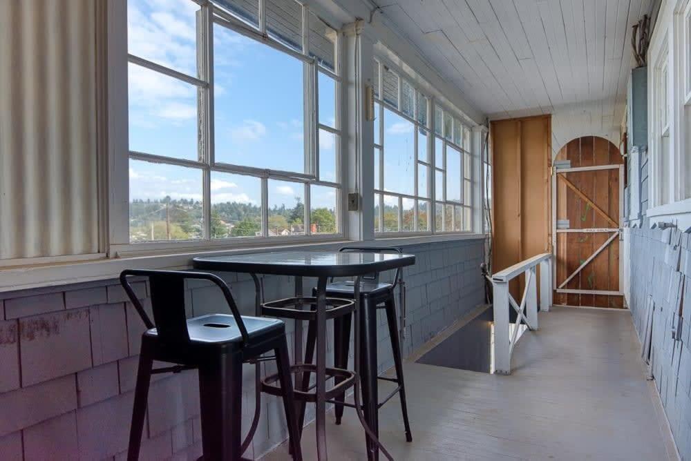 #Stayinmydistrict Historic Apartment Near Downtown Кус Бей Екстериор снимка