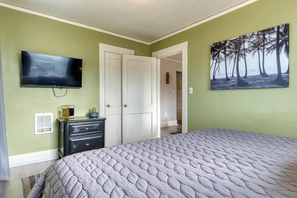#Stayinmydistrict Historic Apartment Near Downtown Кус Бей Екстериор снимка